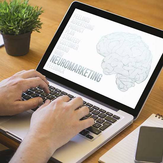 lo schermo di un laptop con la dicitura Neuromarketing: concept per Perché fare neuromarketing - creativi digitali agenzia digital