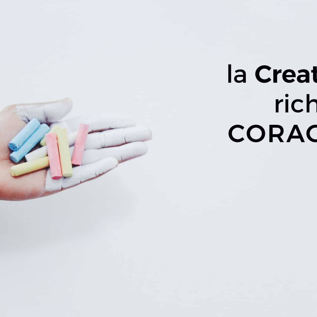 Crowdfunding e Social Network - immagine di una mano che tiene nel palmo gessetti colorati e la frase di Henri Matisse " la creatività richiede coraggio"