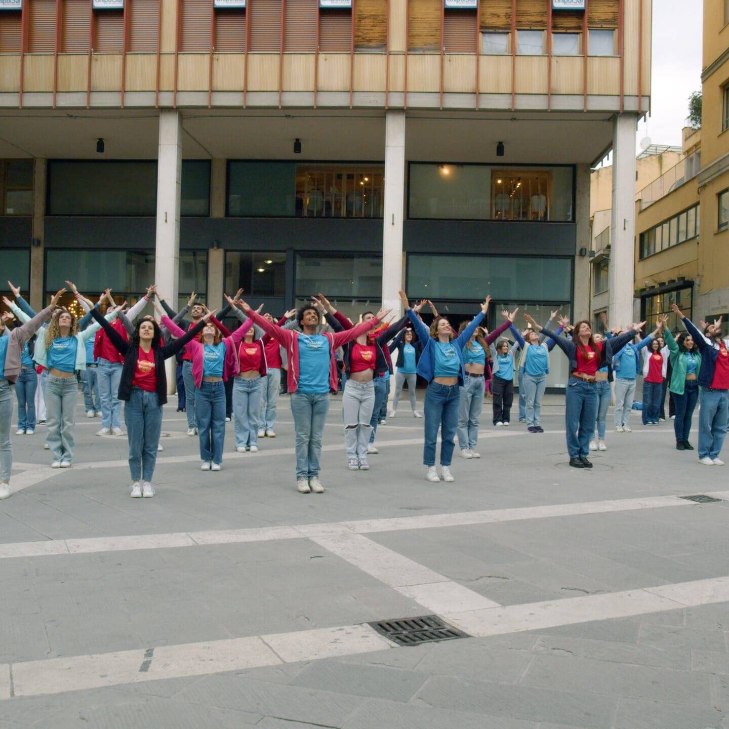 Un momento del flashmob a cura di Creativi Digitali per Aboca ad Arezzo.